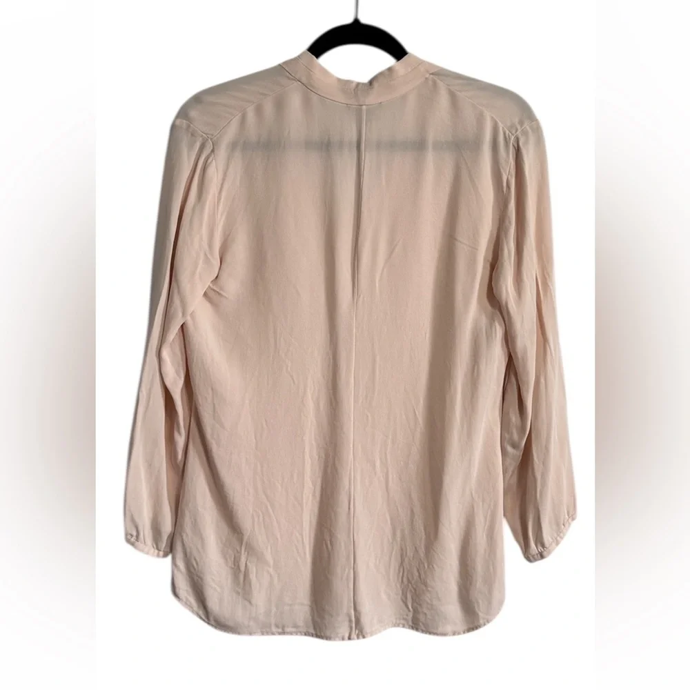 Theory Helona Double GGT 100% Silk V-Neck Blouse in Nude - Size Medium - Picture 3 of 10